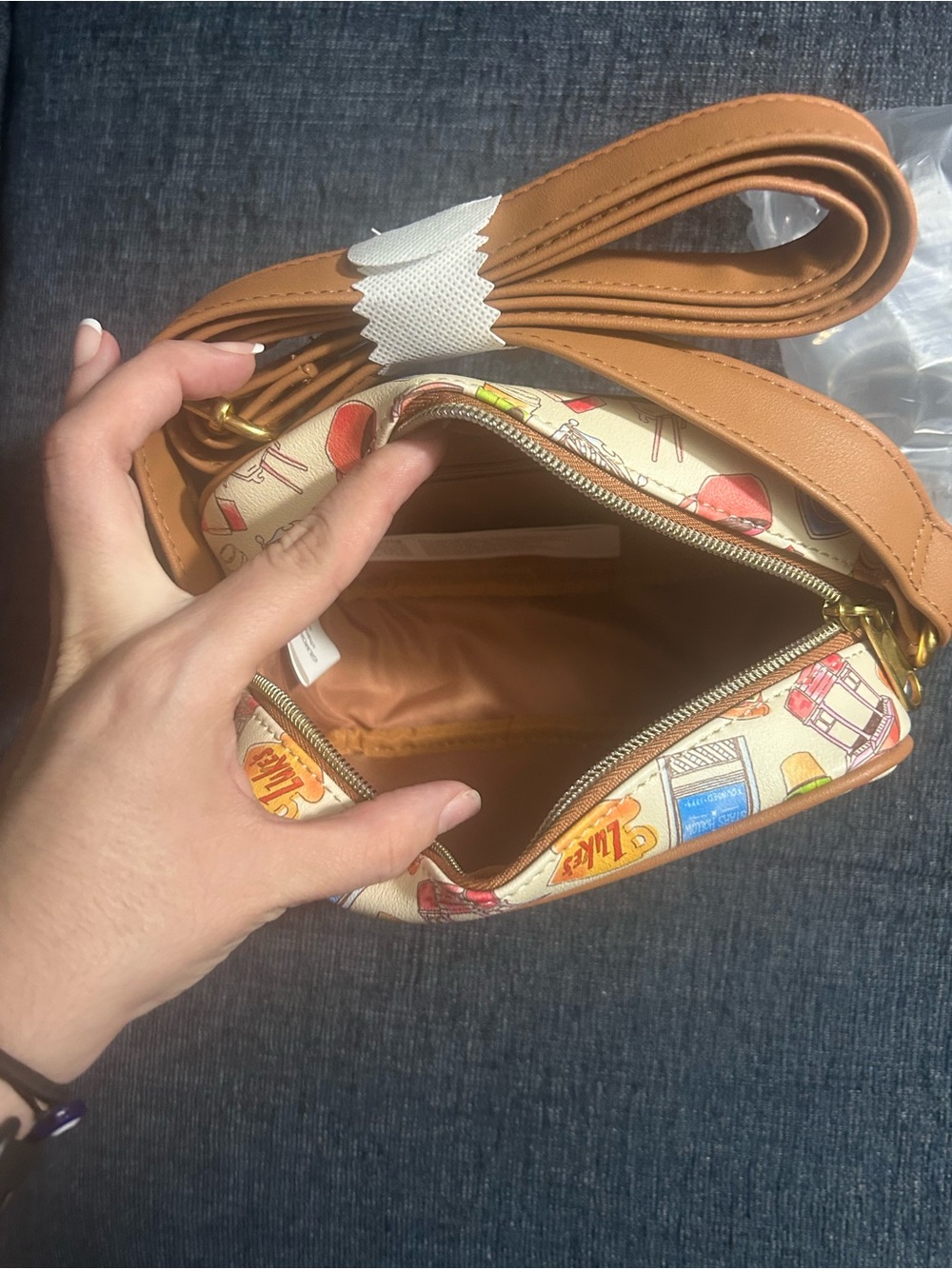 Gilmore Girls -Beige Patterned Crossbody Bag - Picture 5 of 5